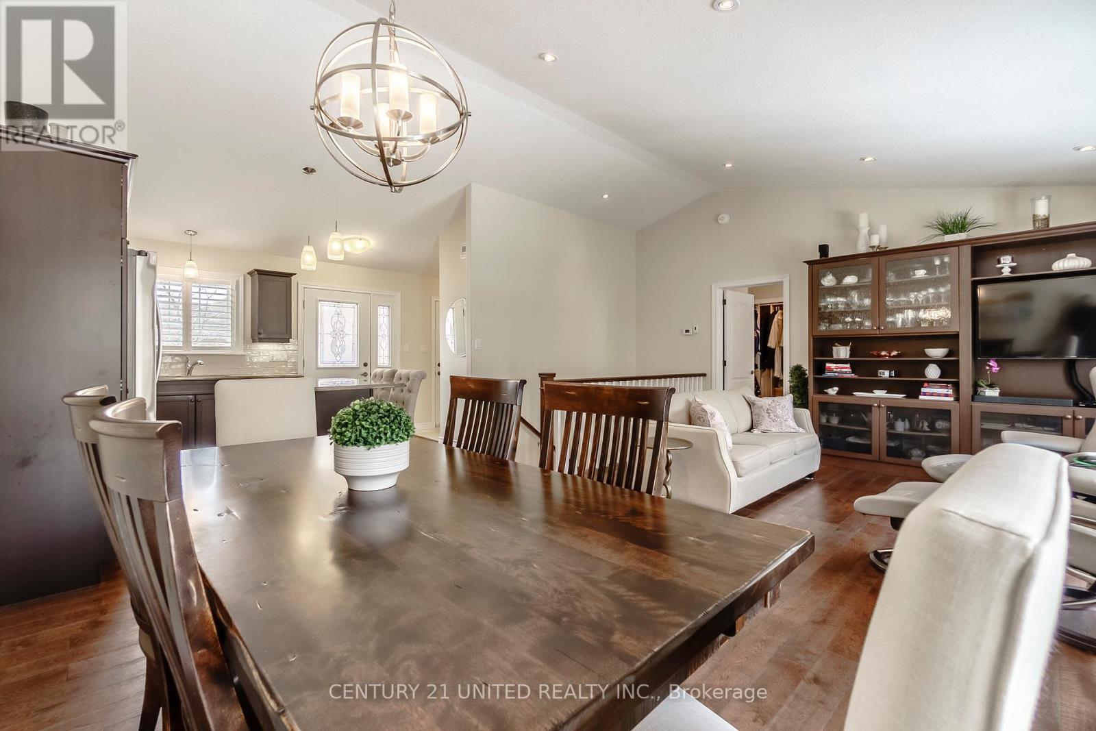 122 - 301 Carnegie Avenue, Peterborough (Northcrest Ward 5), Ontario  K9L 0E9 - Photo 10 - X12916388