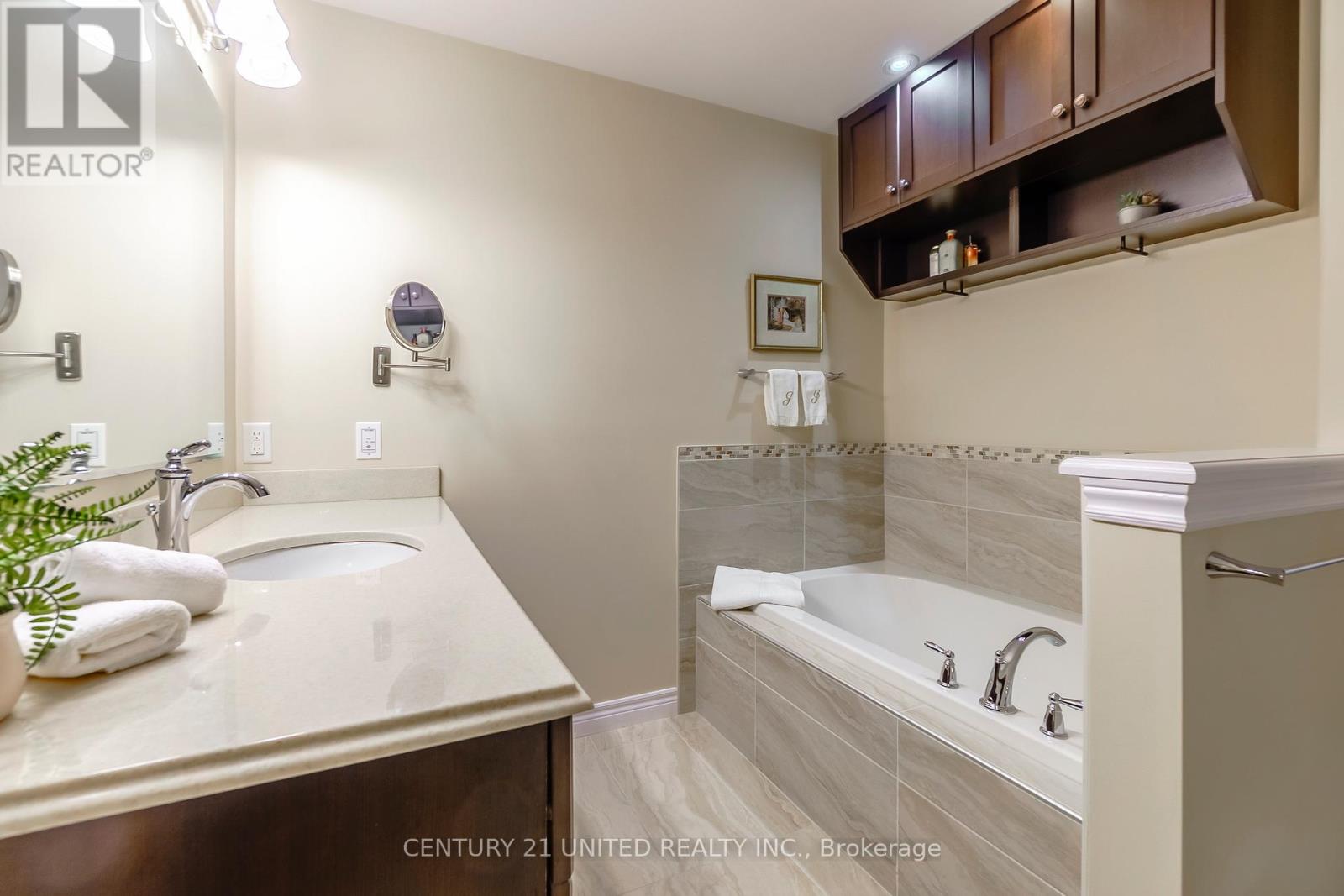 122 - 301 Carnegie Avenue, Peterborough (Northcrest Ward 5), Ontario  K9L 0E9 - Photo 14 - X12916388