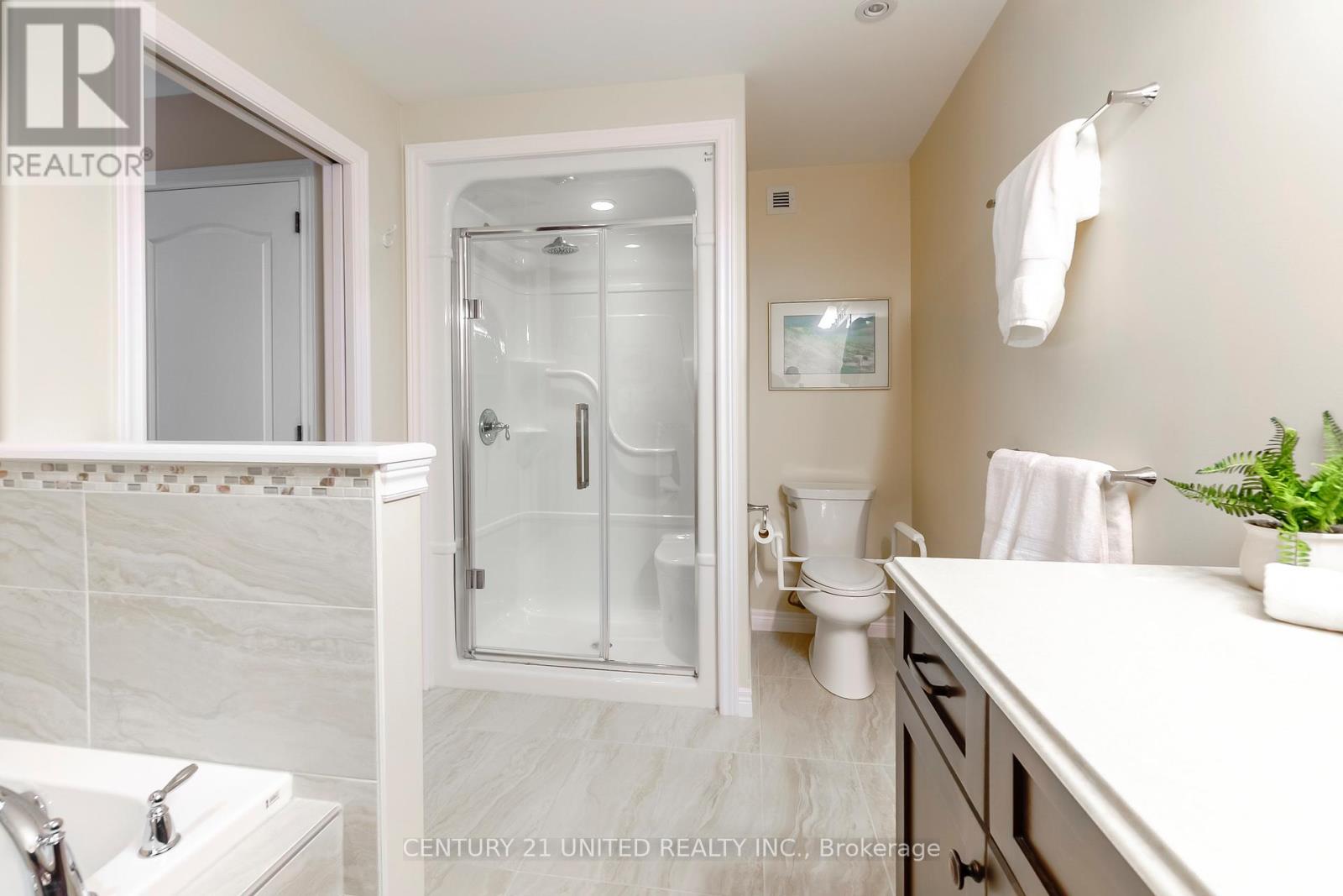 122 - 301 Carnegie Avenue, Peterborough (Northcrest Ward 5), Ontario  K9L 0E9 - Photo 15 - X12916388