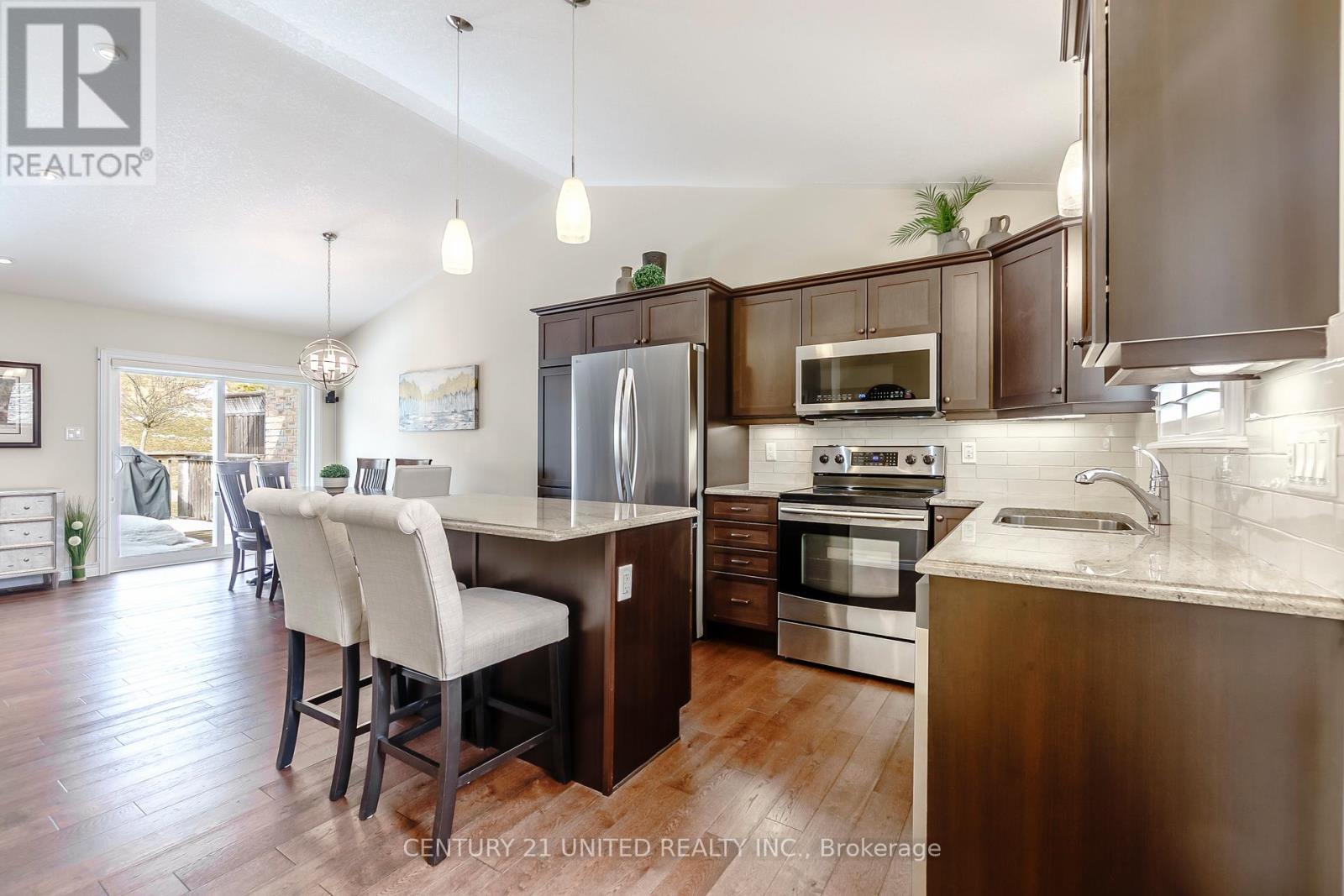 122 - 301 Carnegie Avenue, Peterborough (Northcrest Ward 5), Ontario  K9L 0E9 - Photo 4 - X12916388