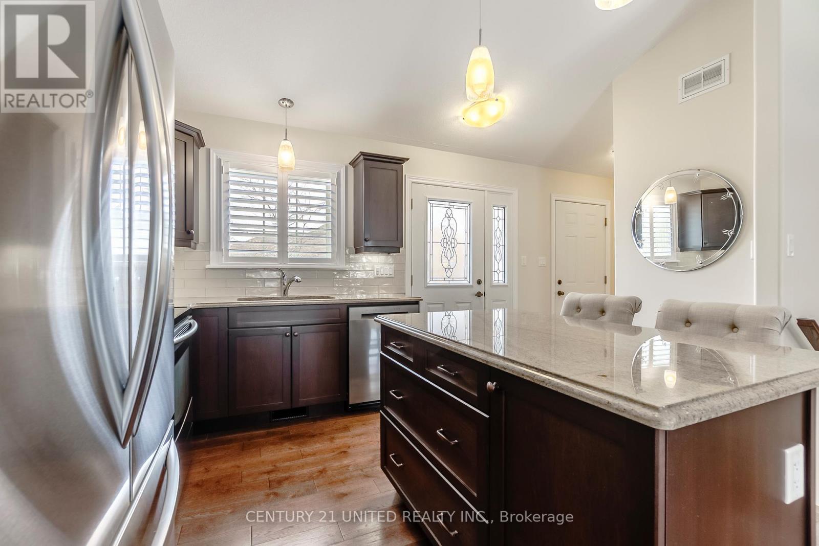 122 - 301 Carnegie Avenue, Peterborough (Northcrest Ward 5), Ontario  K9L 0E9 - Photo 5 - X12916388