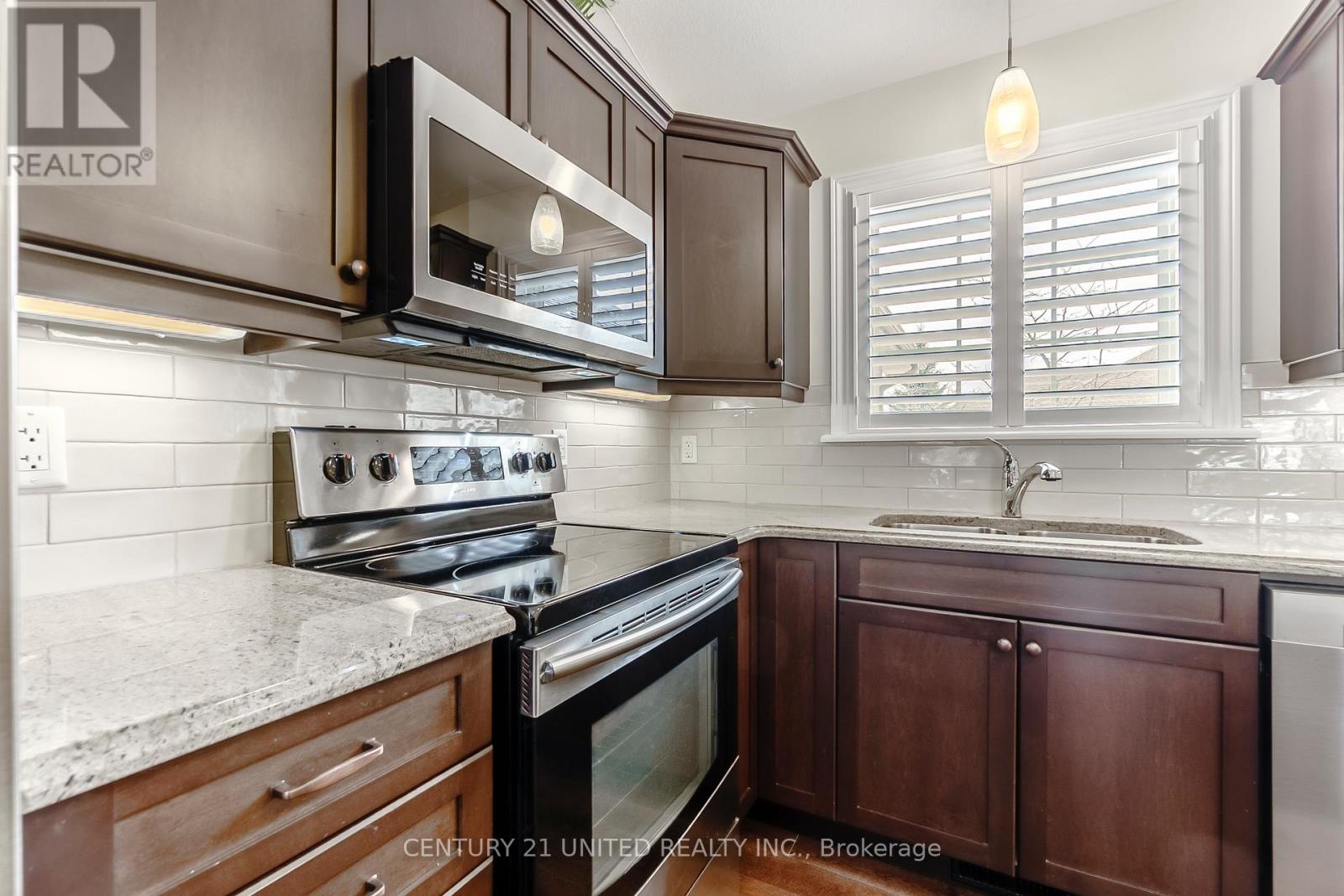 122 - 301 Carnegie Avenue, Peterborough (Northcrest Ward 5), Ontario  K9L 0E9 - Photo 6 - X12916388