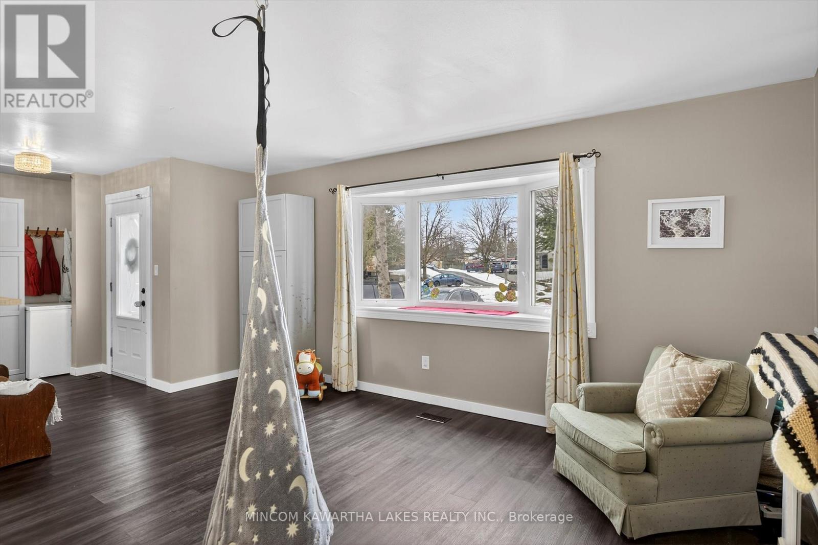 614 Corrigan Crescent, Peterborough (Ashburnham Ward 4), Ontario  K9J 7N8 - Photo 9 - X12916582