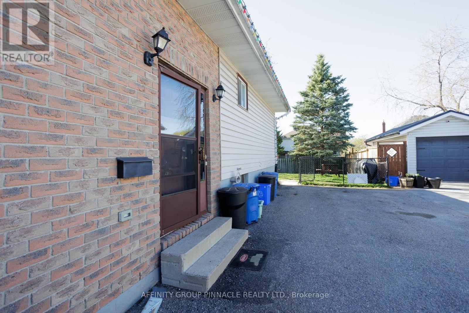 178 Colborne Street W, Kawartha Lakes (Lindsay), Ontario  K9V 6A1 - Photo 3 - X12916630