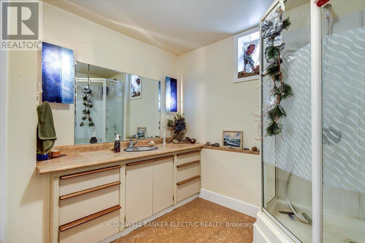 6 Leisure Lane, Kawartha Lakes (Fenelon), Ontario  K9V 4R1 - Photo 24 - X12918594