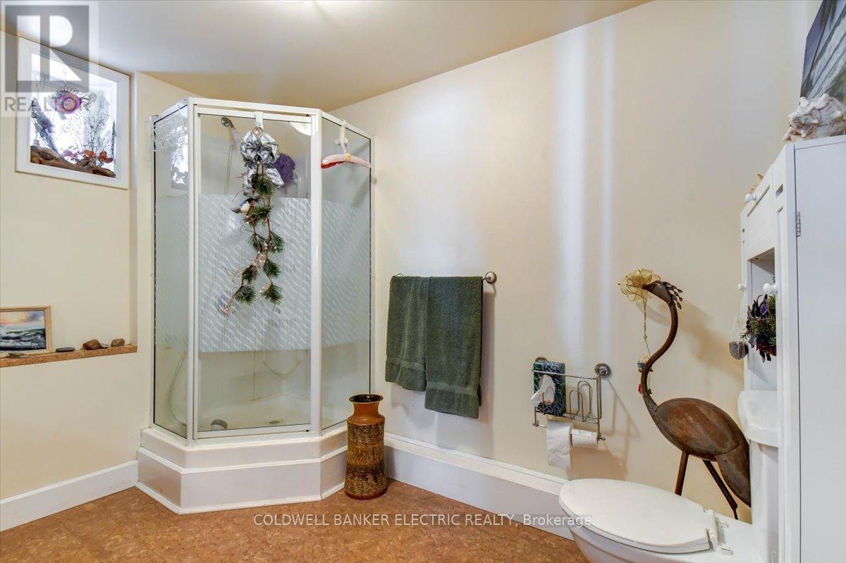 6 Leisure Lane, Kawartha Lakes (Fenelon), Ontario  K9V 4R1 - Photo 25 - X12918594