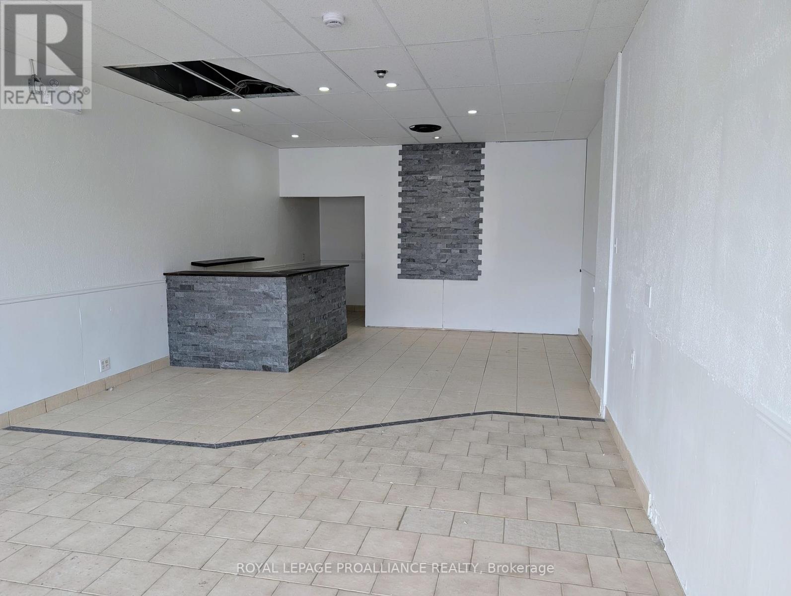 10b - 1837 Lansdowne Street W, Peterborough (Otonabee Ward 1), Ontario  K9K 1R4 - Photo 3 - X12918902