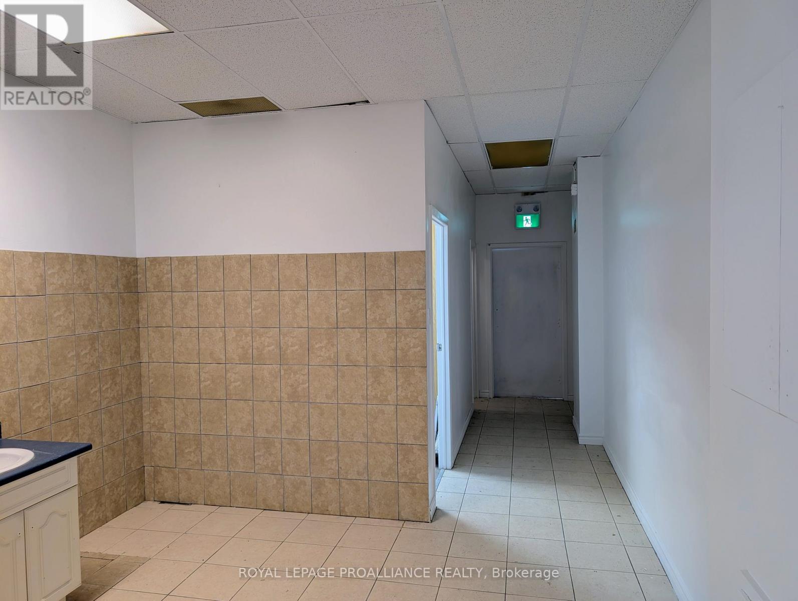 10b - 1837 Lansdowne Street W, Peterborough (Otonabee Ward 1), Ontario  K9K 1R4 - Photo 4 - X12918902