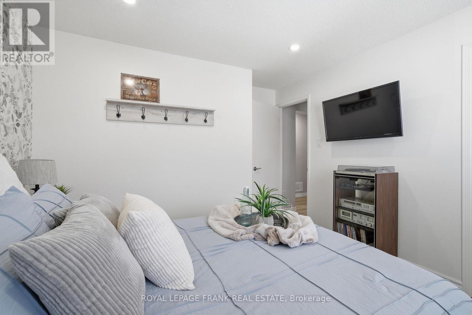 128 River Road, Kawartha Lakes (Manvers), Ontario  K9V 4R4 - Photo 27 - X12919740