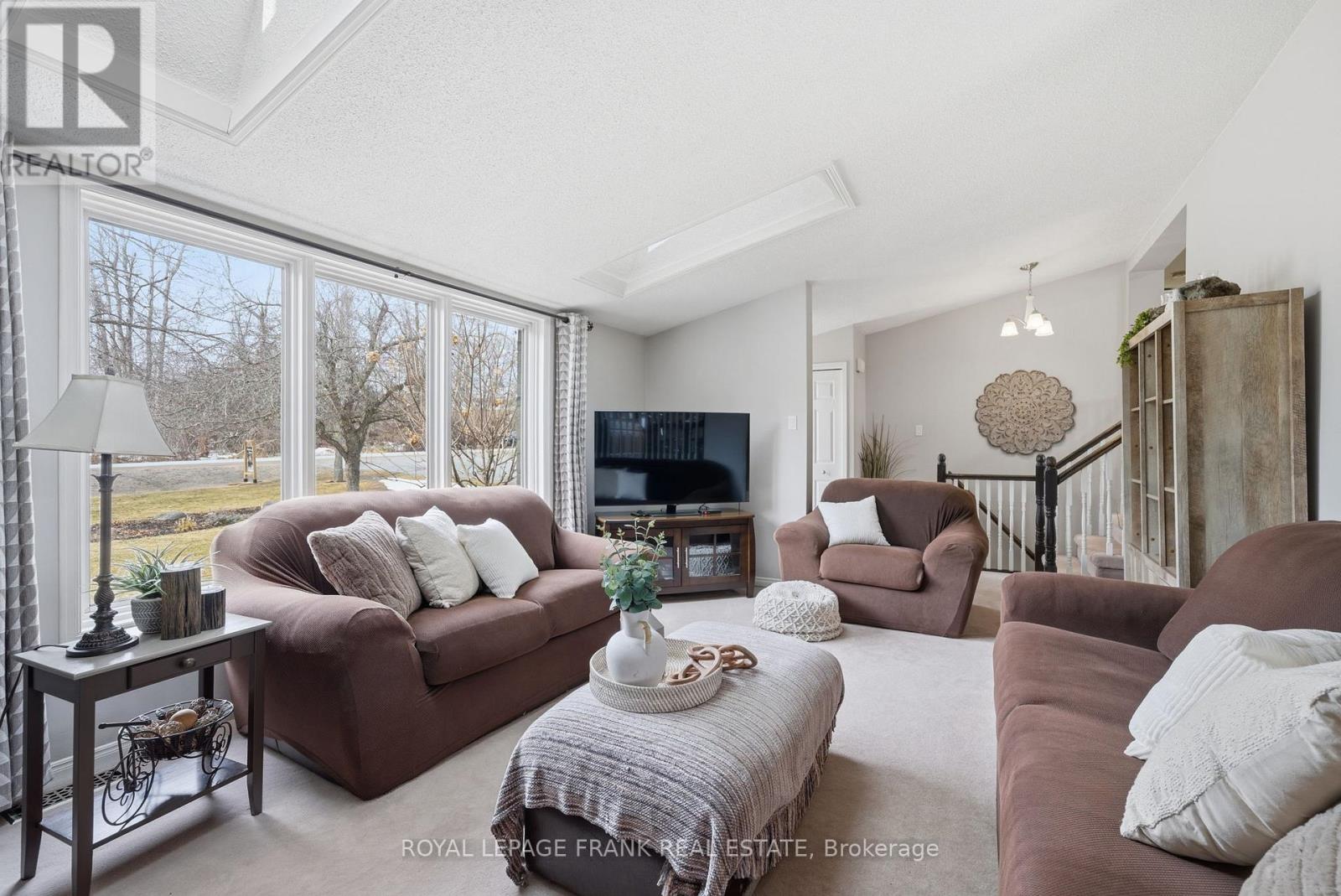 128 River Road, Kawartha Lakes (Manvers), Ontario  K9V 4R4 - Photo 9 - X12919740