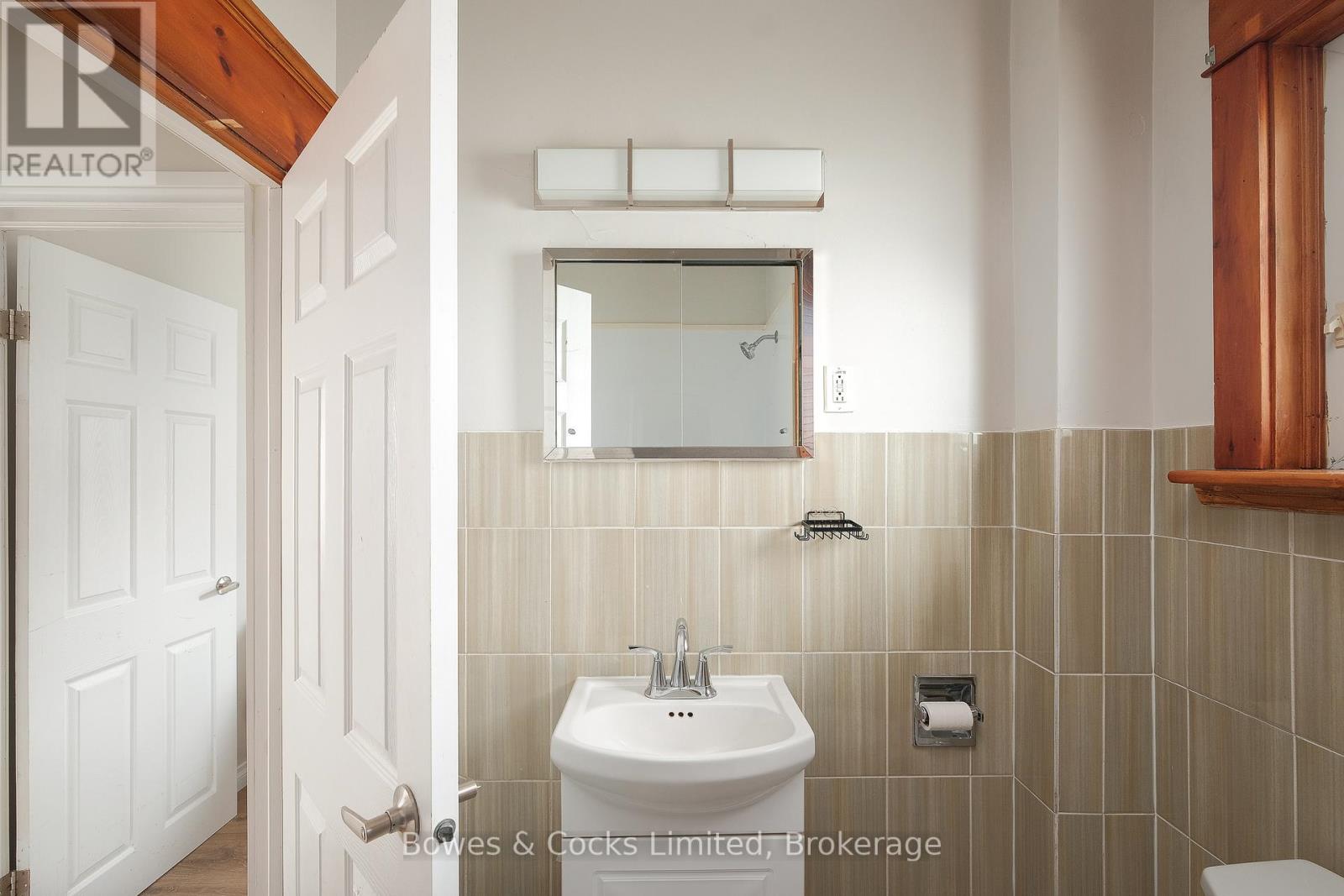 164 Prince Street, Peterborough (Town Ward 3), Ontario  K9J 2A4 - Photo 10 - X12920420