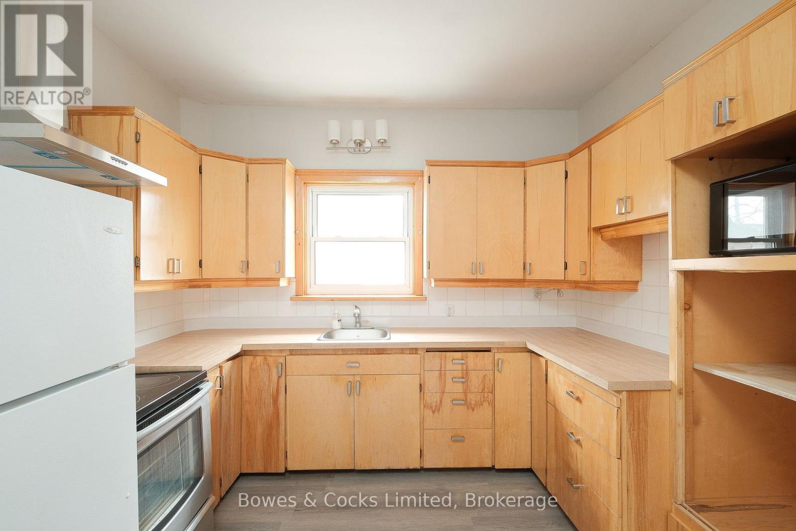 164 Prince Street, Peterborough (Town Ward 3), Ontario  K9J 2A4 - Photo 17 - X12920420