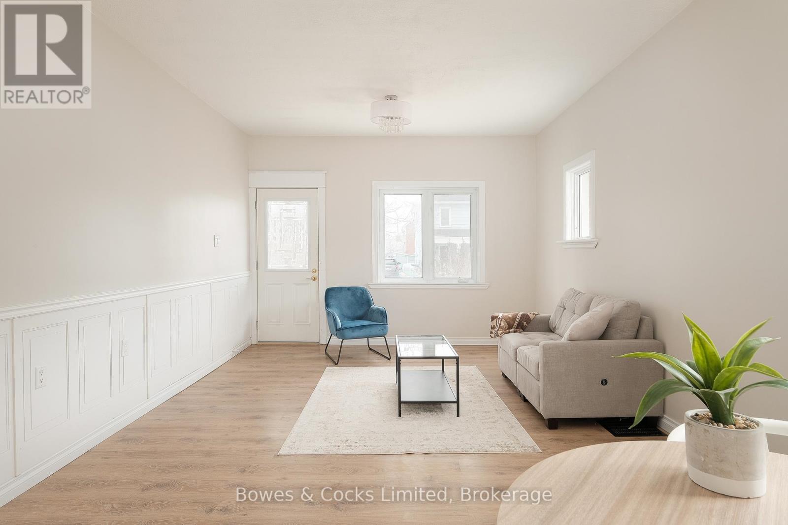 164 Prince Street, Peterborough (Town Ward 3), Ontario  K9J 2A4 - Photo 5 - X12920420