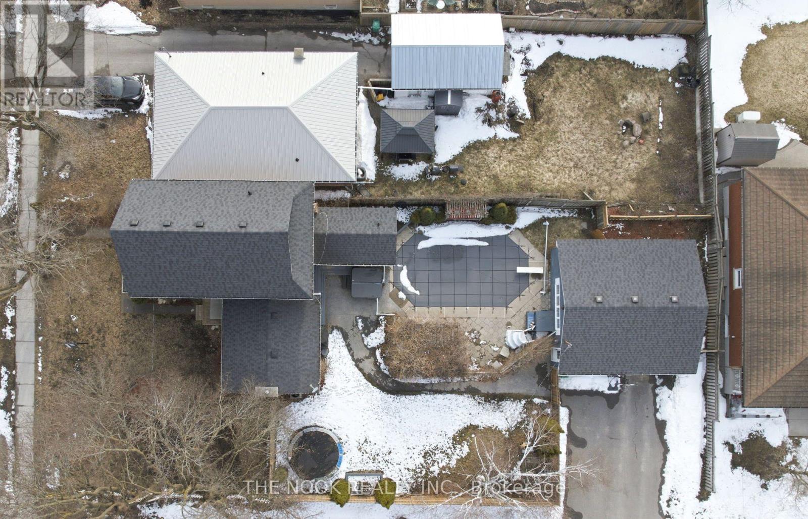 264 Bennet Street, Peterborough (Northcrest Ward 5), Ontario  K9H 5B9 - Photo 3 - X12920508