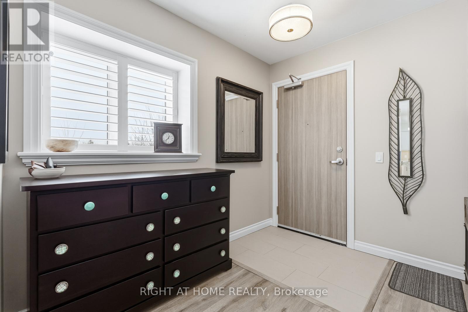 25 King Street, Kawartha Lakes (Lindsay), Ontario  K9V 1C4 - Photo 2 - X12920388