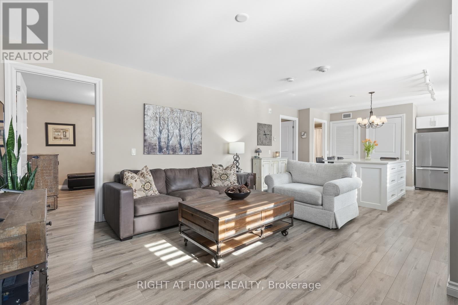 25 King Street, Kawartha Lakes (Lindsay), Ontario  K9V 1C4 - Photo 3 - X12920388