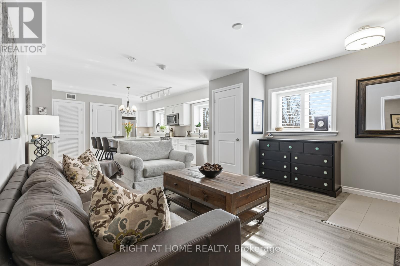 25 King Street, Kawartha Lakes (Lindsay), Ontario  K9V 1C4 - Photo 5 - X12920388