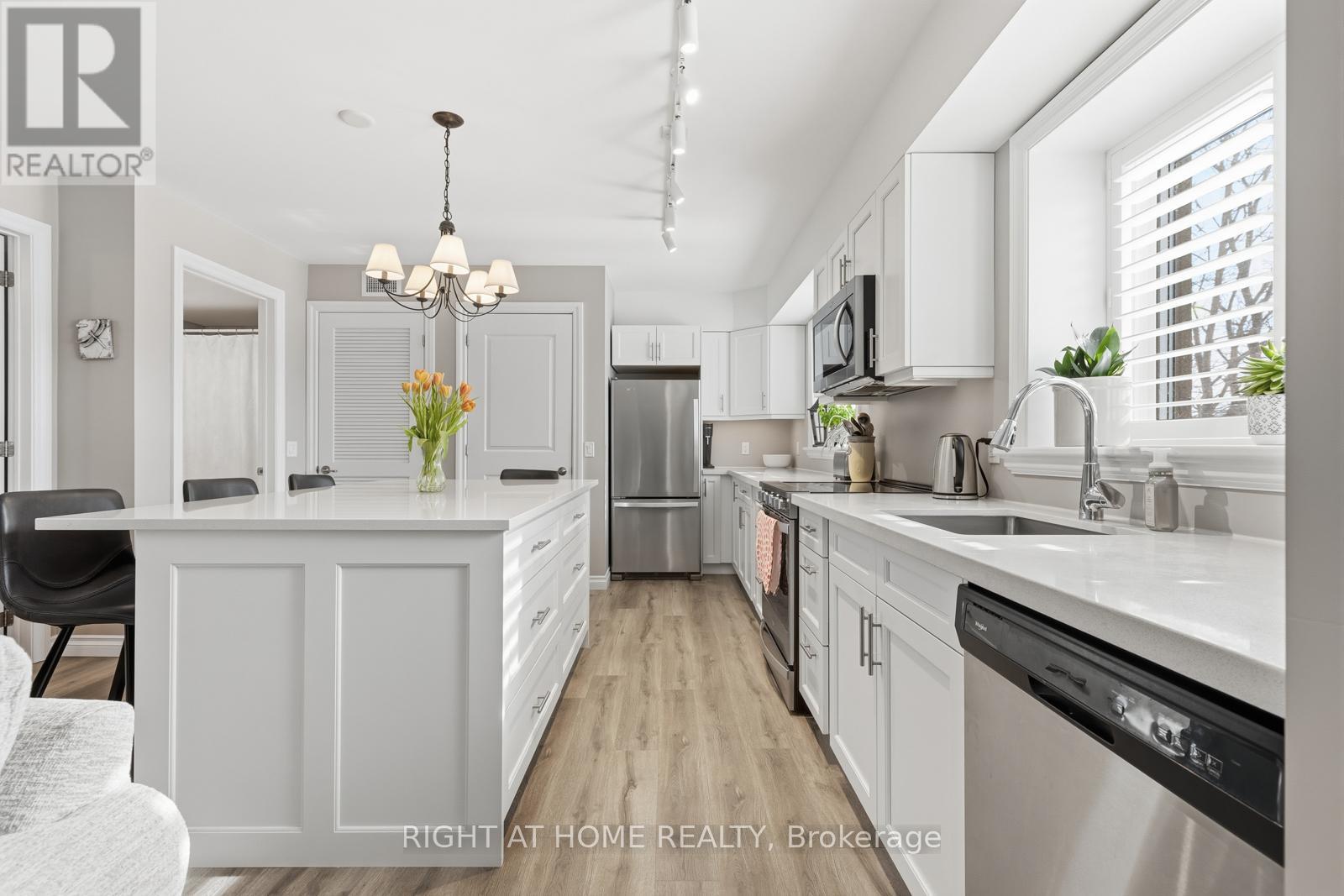 25 King Street, Kawartha Lakes (Lindsay), Ontario  K9V 1C4 - Photo 6 - X12920388