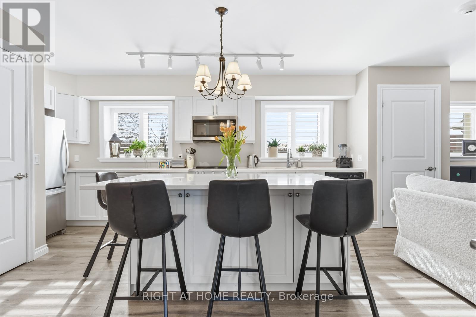 25 King Street, Kawartha Lakes (Lindsay), Ontario  K9V 1C4 - Photo 7 - X12920388