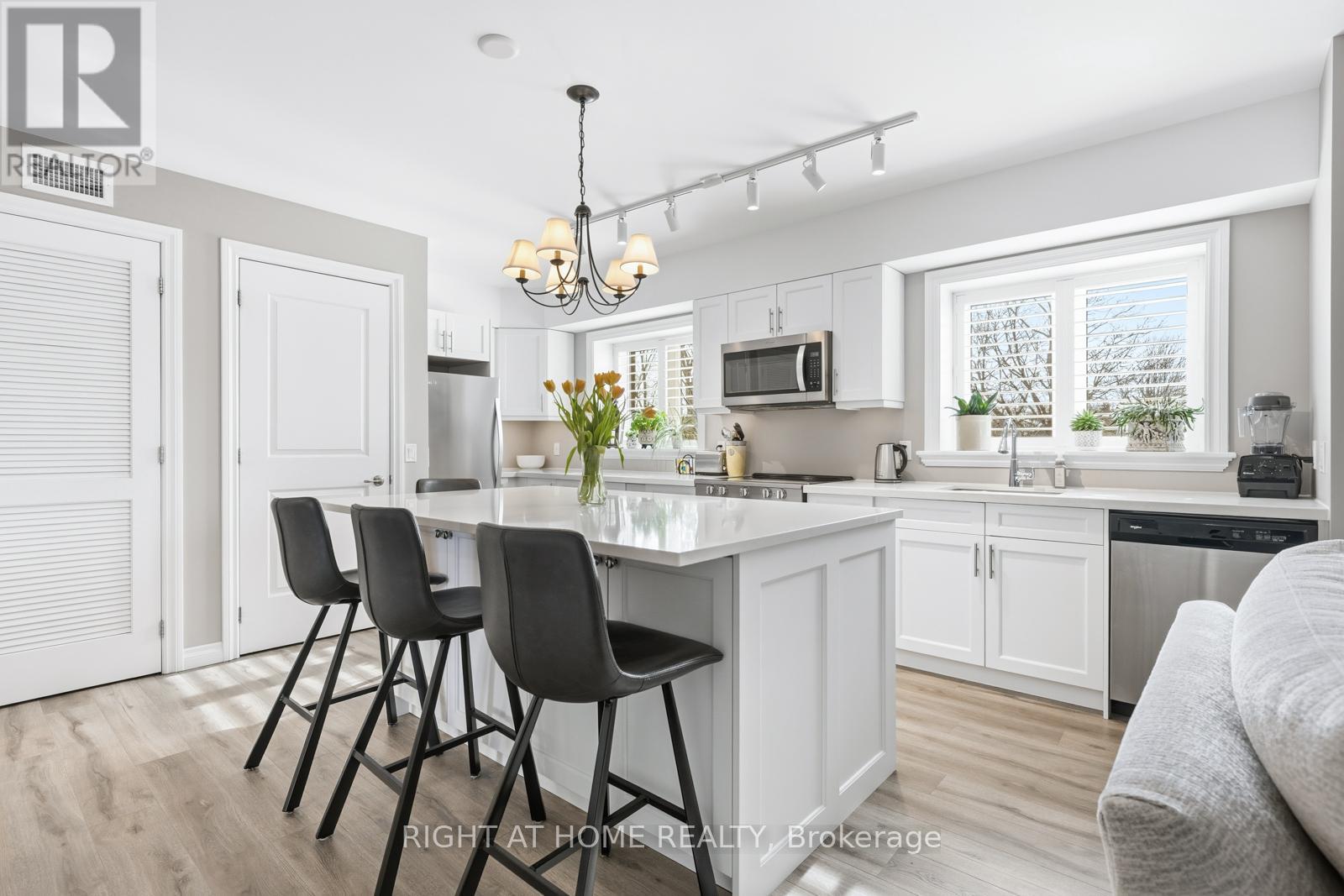 25 King Street, Kawartha Lakes (Lindsay), Ontario  K9V 1C4 - Photo 8 - X12920388