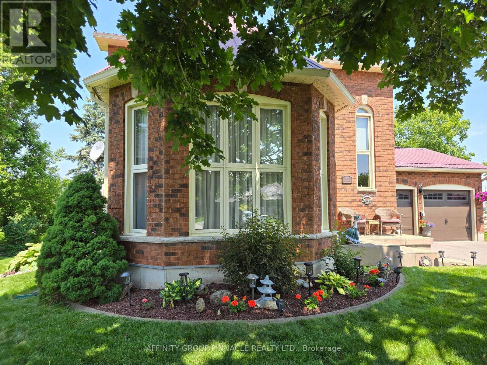 20 Olympia Court, Kawartha Lakes (Lindsay), Ontario  K9V 6C8 - Photo 2 - X12920614