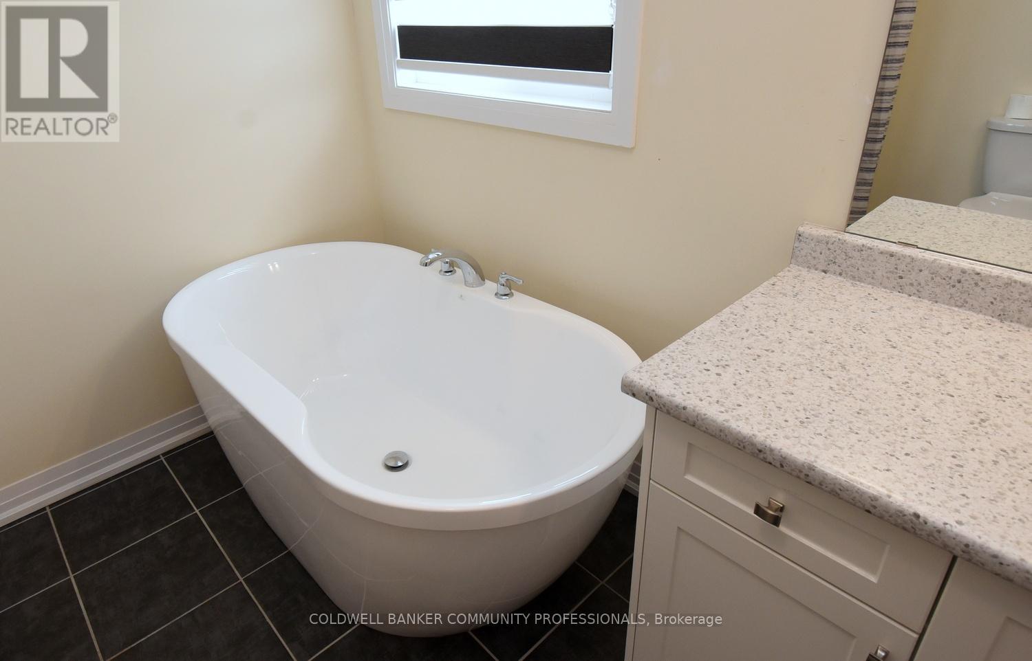 1 Burrows Court, Kawartha Lakes (Ops), Ontario  K9V 0J3 - Photo 22 - X12920524