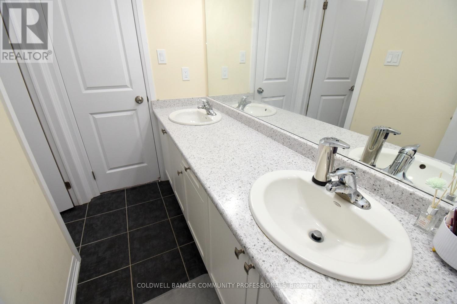 1 Burrows Court, Kawartha Lakes (Ops), Ontario  K9V 0J3 - Photo 34 - X12920524