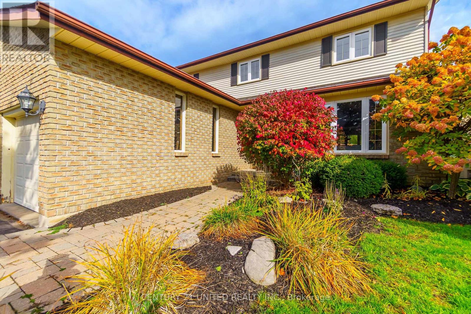 2112 Lorraine Drive, Peterborough (Northcrest Ward 5), Ontario  K9L 1X4 - Photo 3 - X12921190