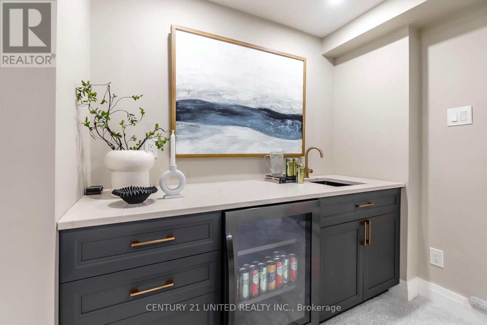 2112 Lorraine Drive, Peterborough (Northcrest Ward 5), Ontario  K9L 1X4 - Photo 36 - X12921190