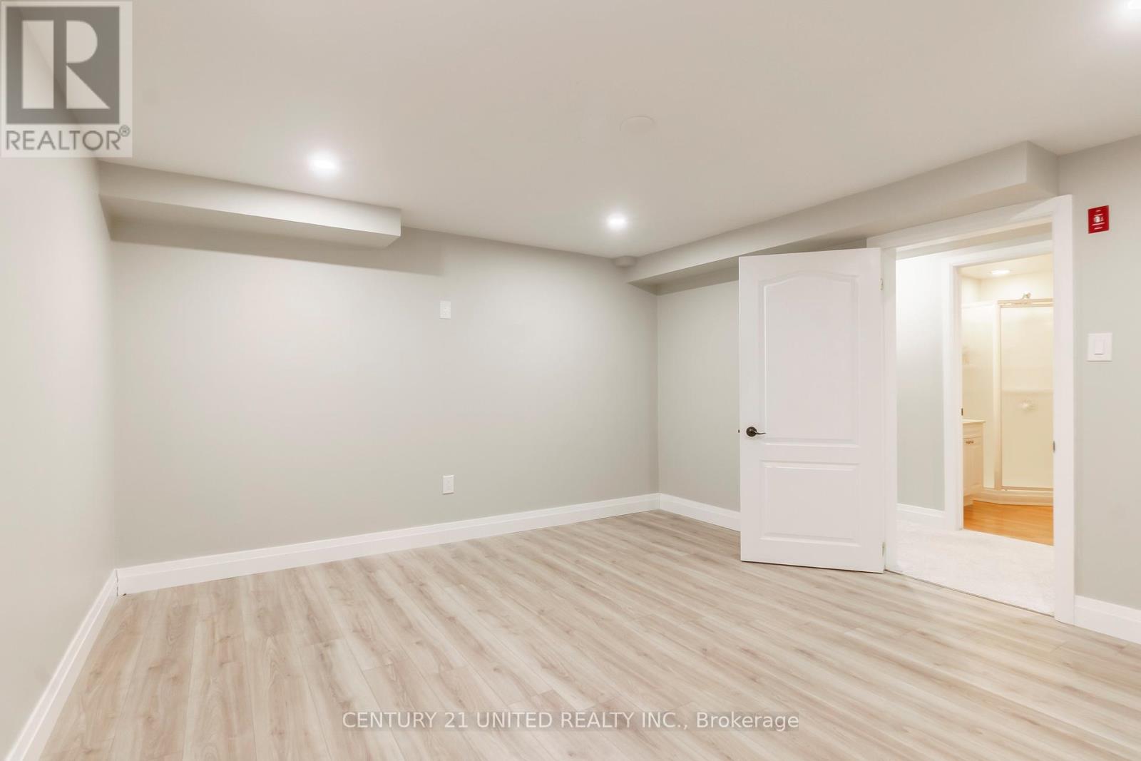 2112 Lorraine Drive, Peterborough (Northcrest Ward 5), Ontario  K9L 1X4 - Photo 38 - X12921190