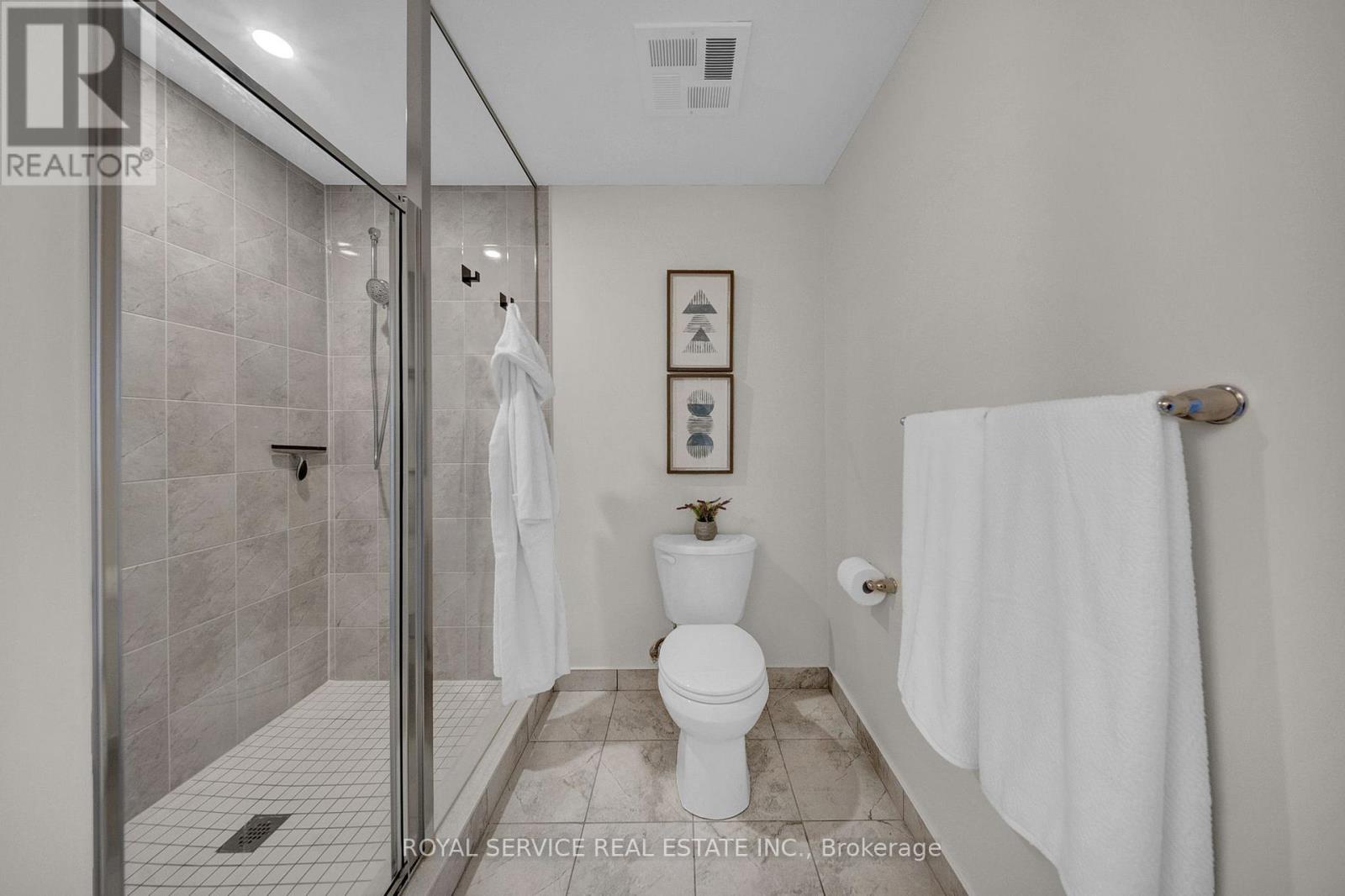 210 - 21 Brookhouse Drive, Clarington (Newcastle), Ontario  L1B 0V4 - Photo 21 - E12922238