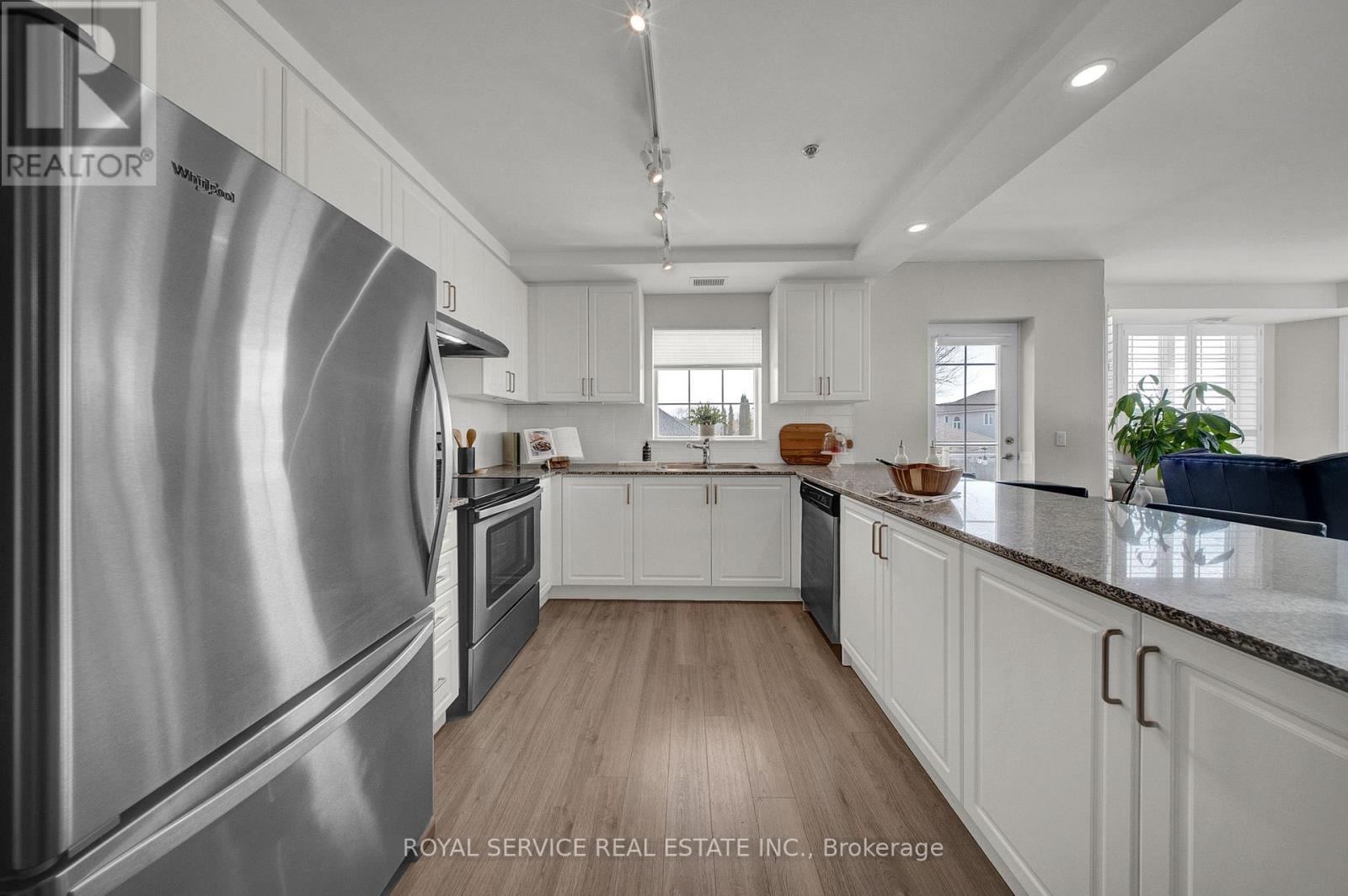 210 - 21 Brookhouse Drive, Clarington (Newcastle), Ontario  L1B 0V4 - Photo 6 - E12922238