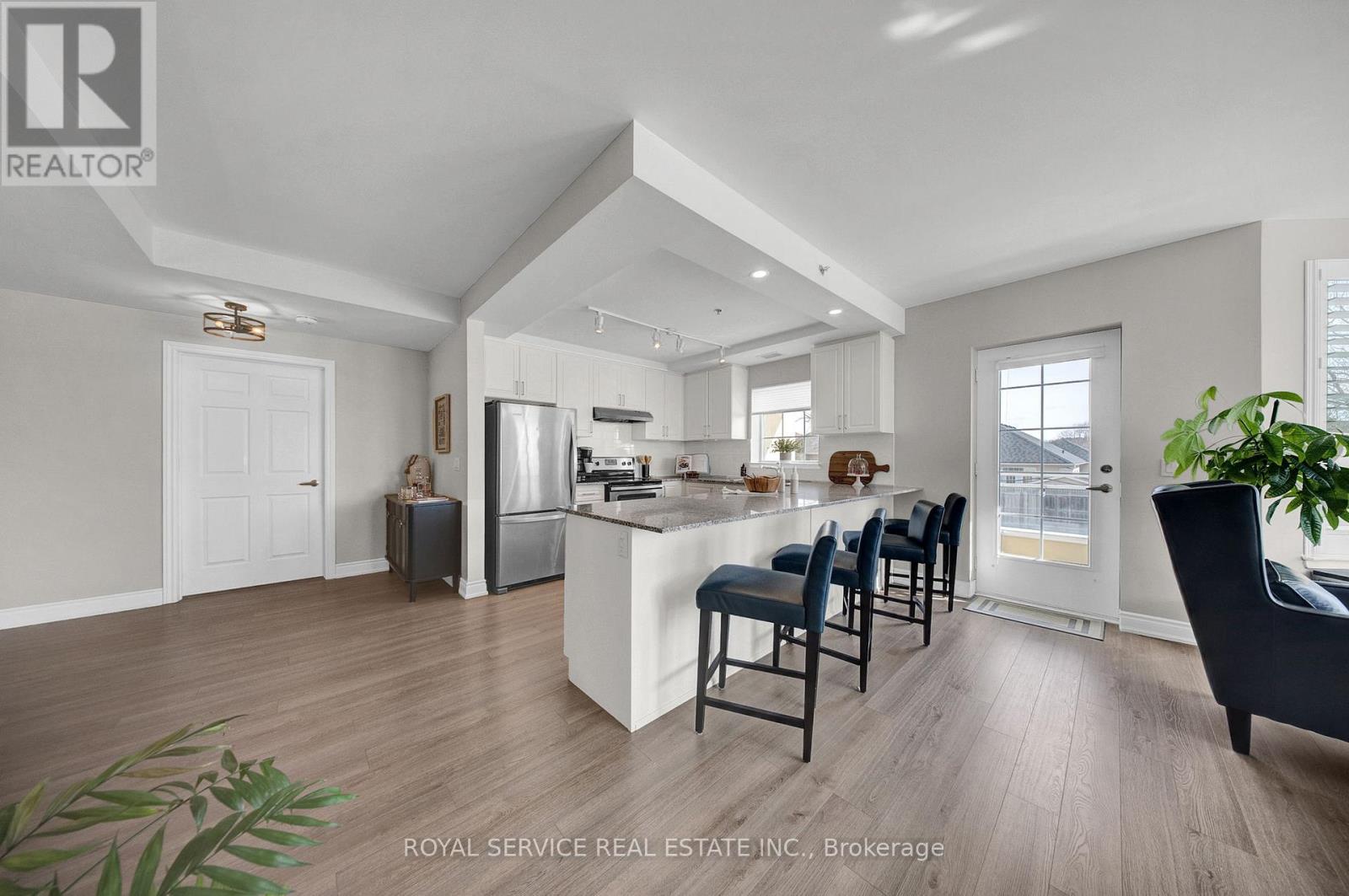 210 - 21 Brookhouse Drive, Clarington (Newcastle), Ontario  L1B 0V4 - Photo 9 - E12922238