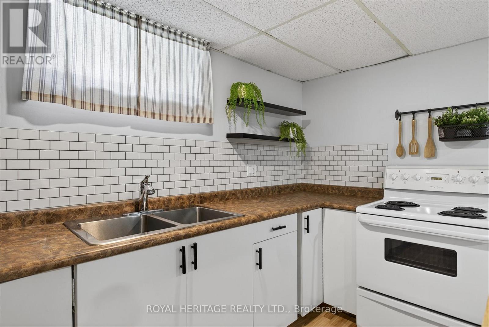 71 Albert Street S, Kawartha Lakes (Lindsay), Ontario  K9V 3H3 - Photo 39 - X12922364