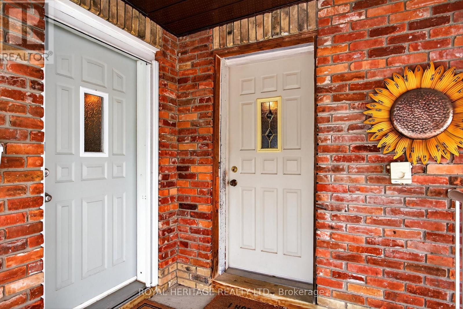 71 Albert Street S, Kawartha Lakes (Lindsay), Ontario  K9V 3H3 - Photo 4 - X12922364