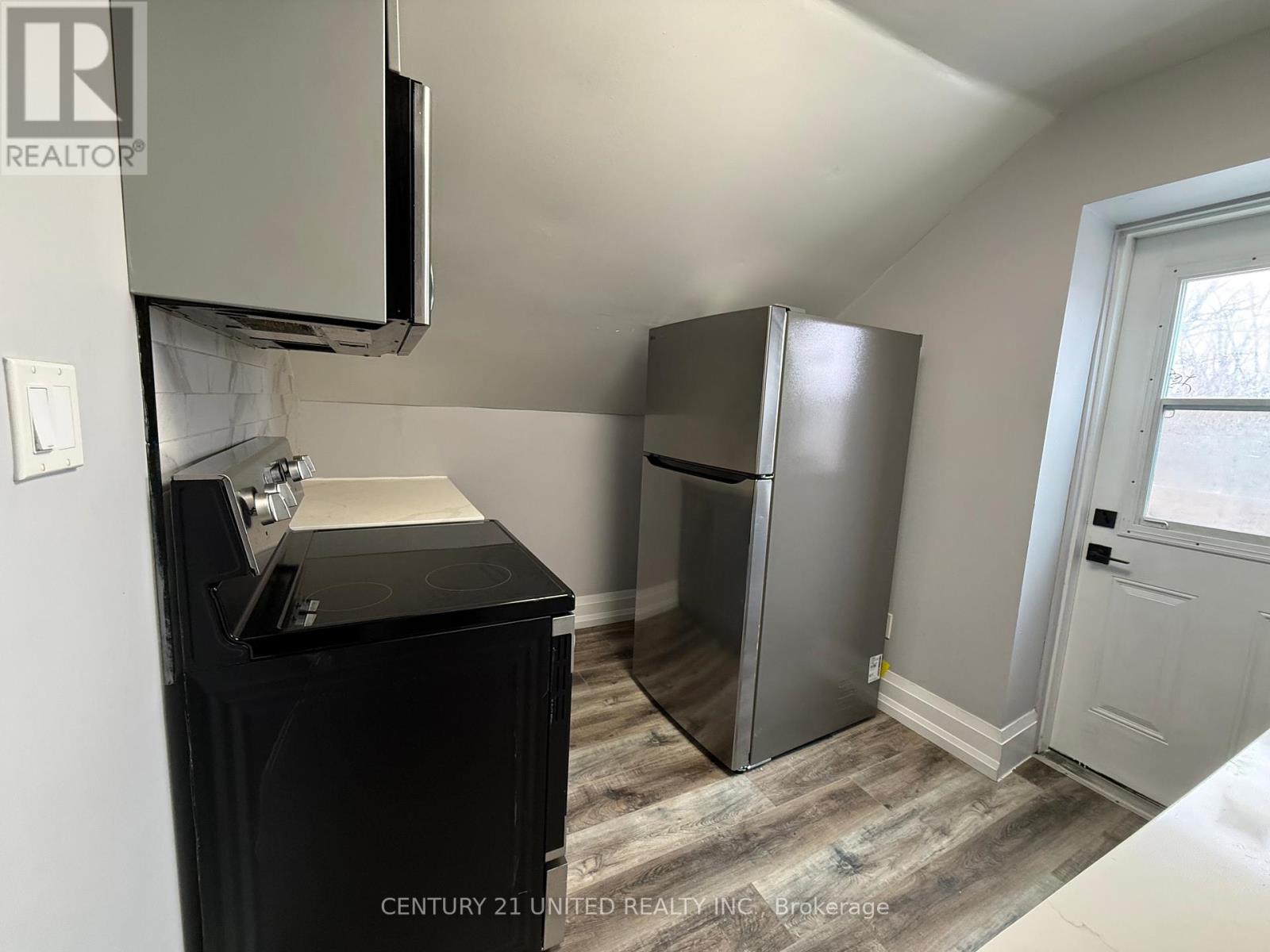 B - 470 Boliver Street, Peterborough (Town Ward 3), Ontario  K9J 4R4 - Photo 4 - X12923382