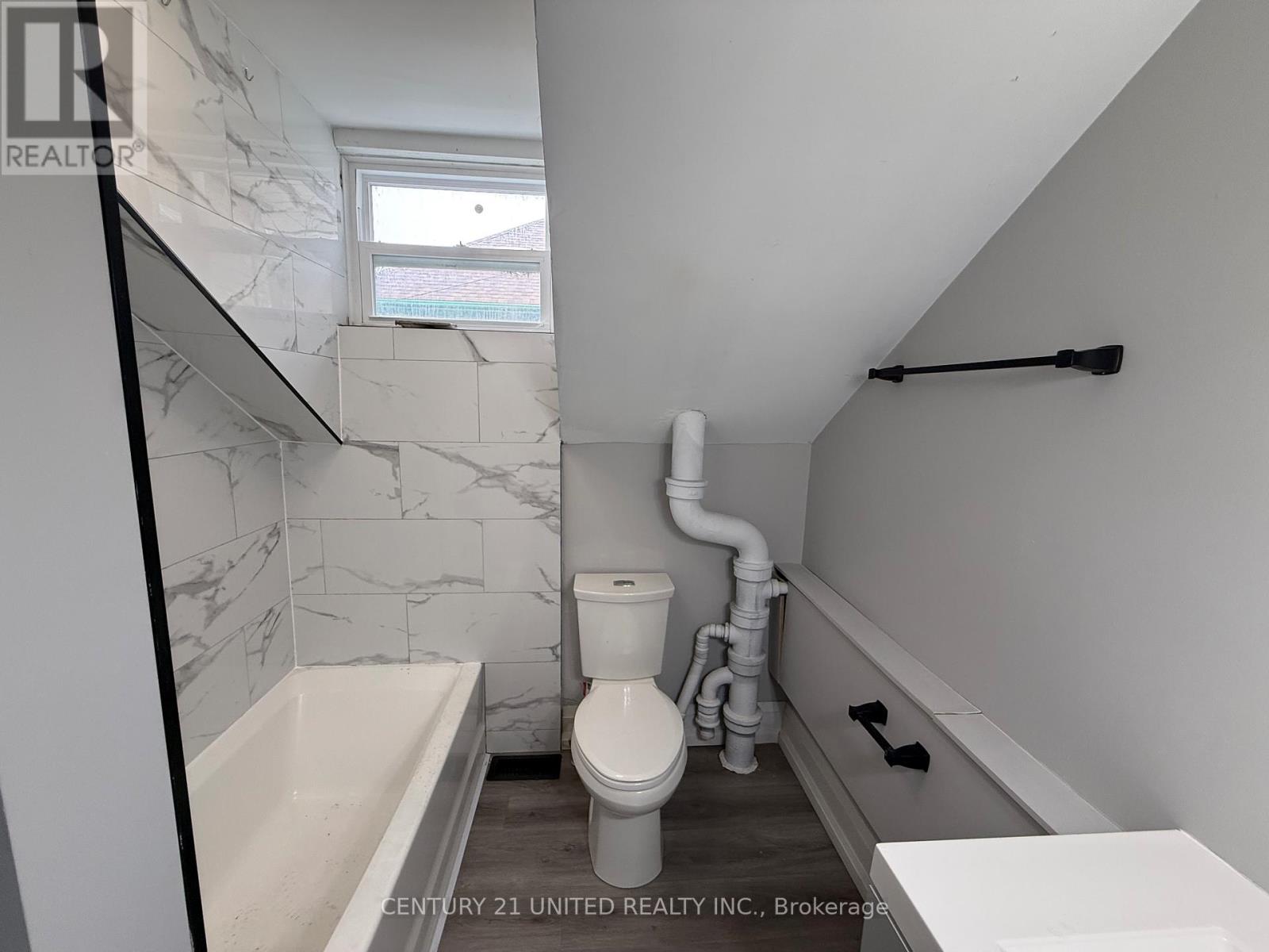 A - 468 Bolivar Street, Peterborough (Town Ward 3), Ontario  K9J 4R4 - Photo 5 - X12923406