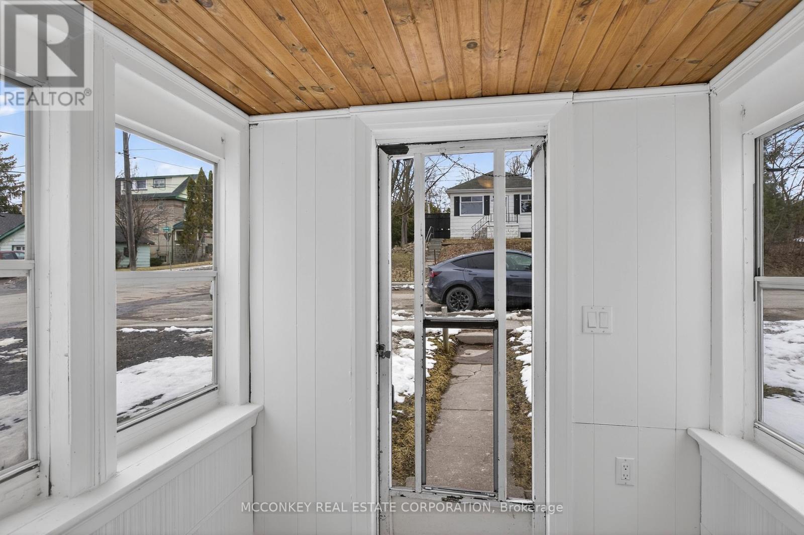 639 Rubidge Street, Peterborough (Town Ward 3), Ontario  K9H 4E9 - Photo 3 - X12923412