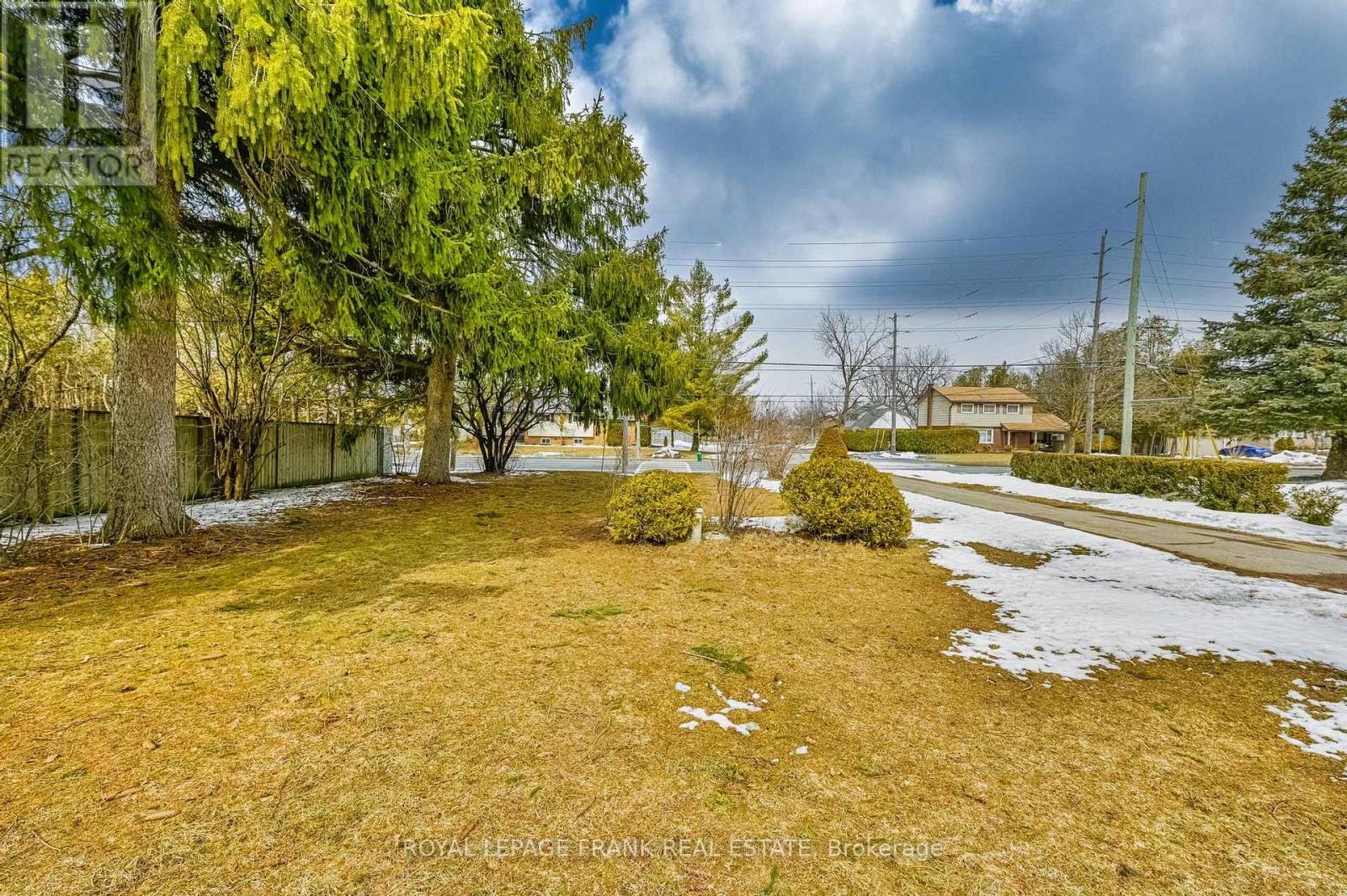 865 Parkhill Road W, Peterborough (Monaghan Ward 2), Ontario  K9J 6P2 - Photo 3 - X12923916