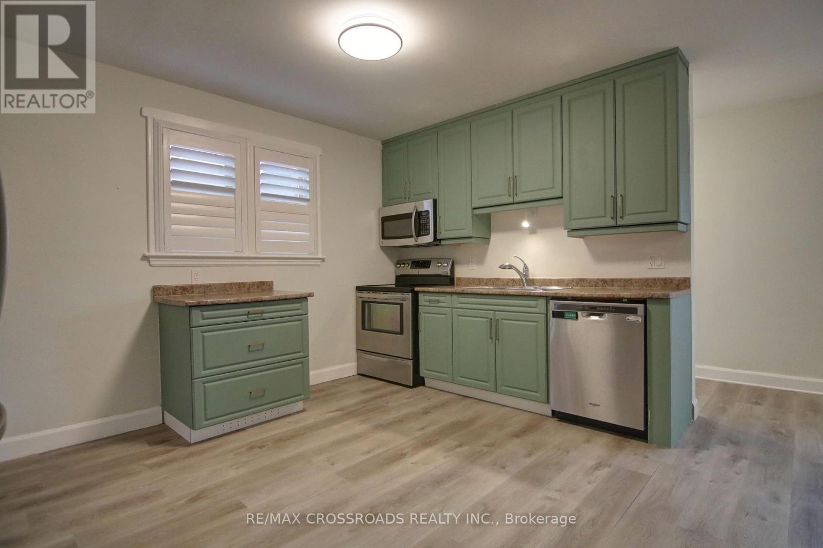 814 Nicholls Street, Peterborough (Northcrest Ward 5), Ontario  K9H 5T8 - Photo 10 - X12923956