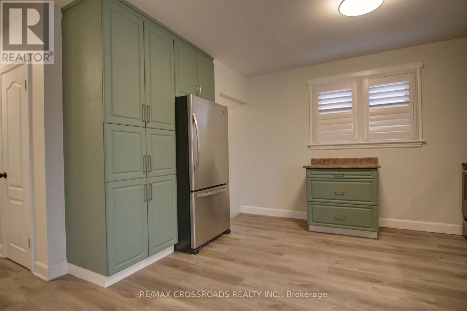 814 Nicholls Street, Peterborough (Northcrest Ward 5), Ontario  K9H 5T8 - Photo 11 - X12923956