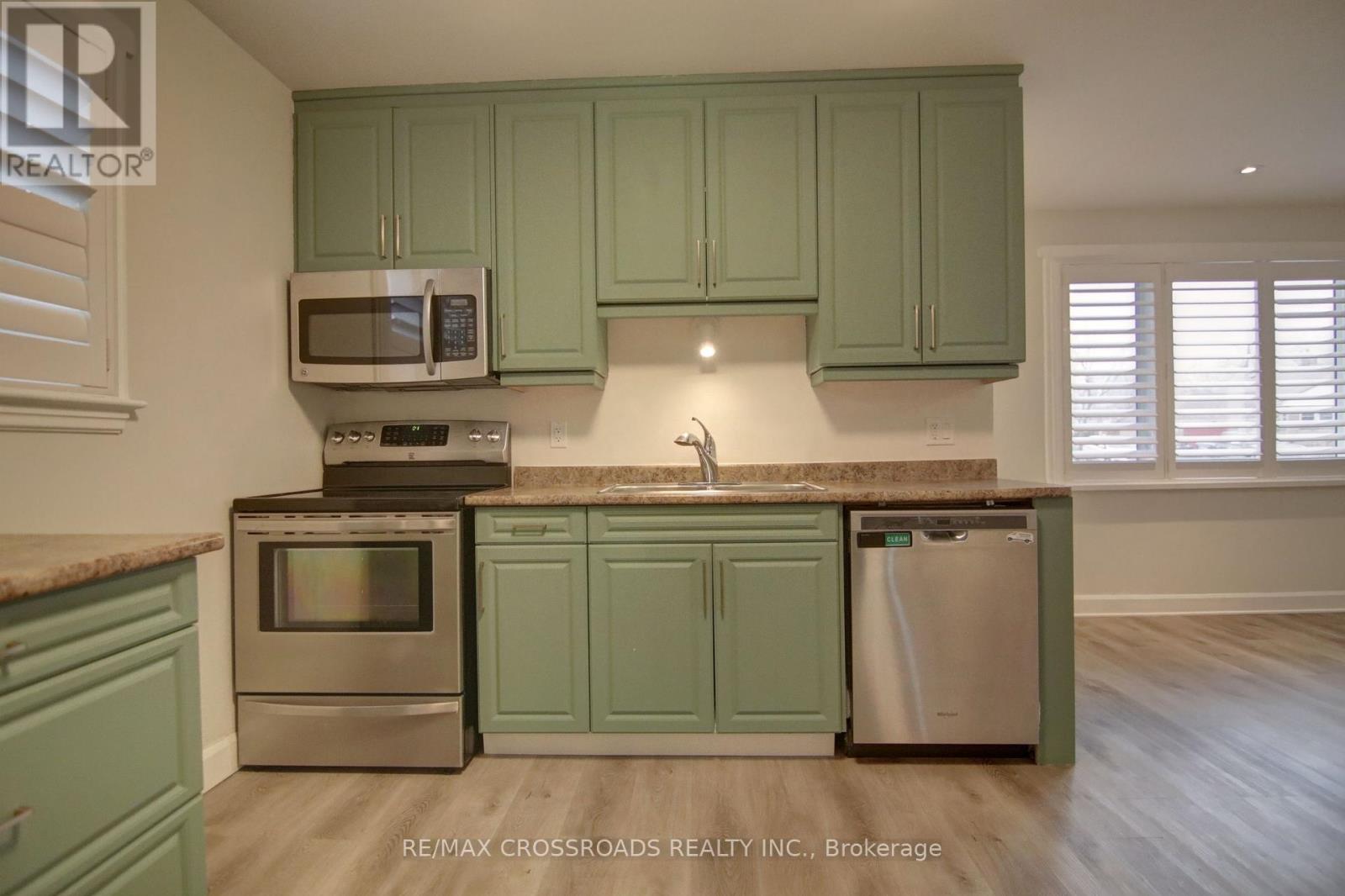 814 Nicholls Street, Peterborough (Northcrest Ward 5), Ontario  K9H 5T8 - Photo 12 - X12923956