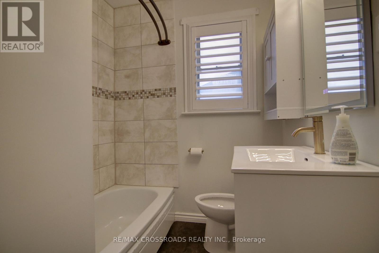 814 Nicholls Street, Peterborough (Northcrest Ward 5), Ontario  K9H 5T8 - Photo 16 - X12923956