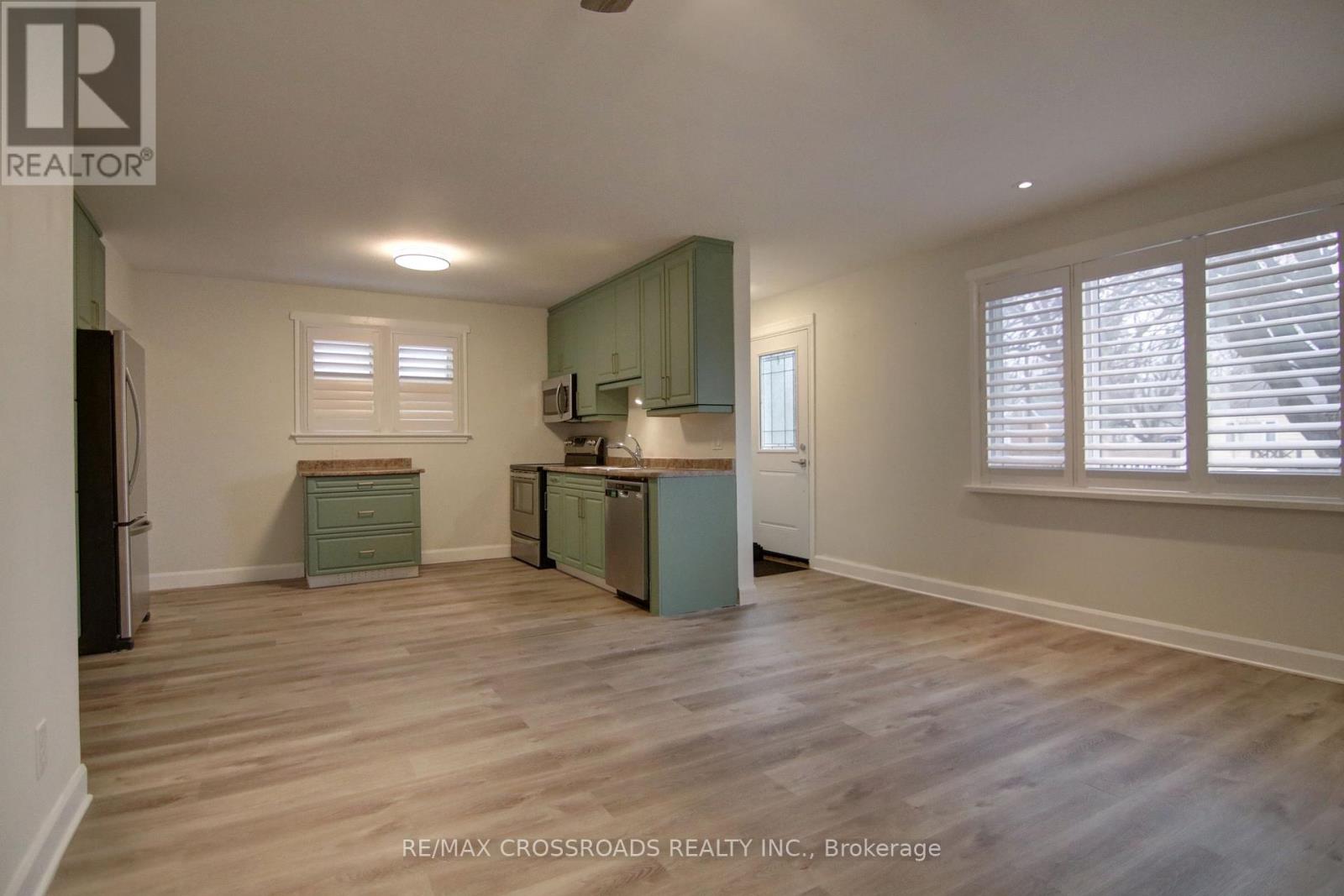 814 Nicholls Street, Peterborough (Northcrest Ward 5), Ontario  K9H 5T8 - Photo 4 - X12923956