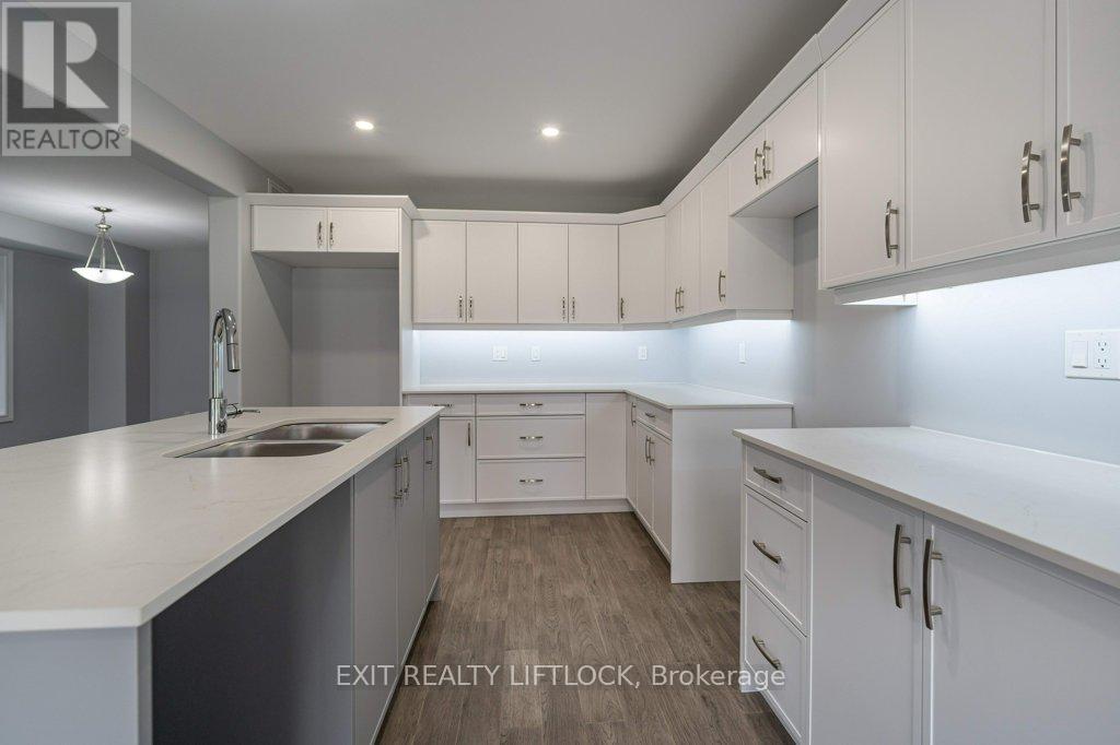 238 O Neil Street, Peterborough (Monaghan Ward 2), Ontario  K9K 0H1 - Photo 13 - X12924374