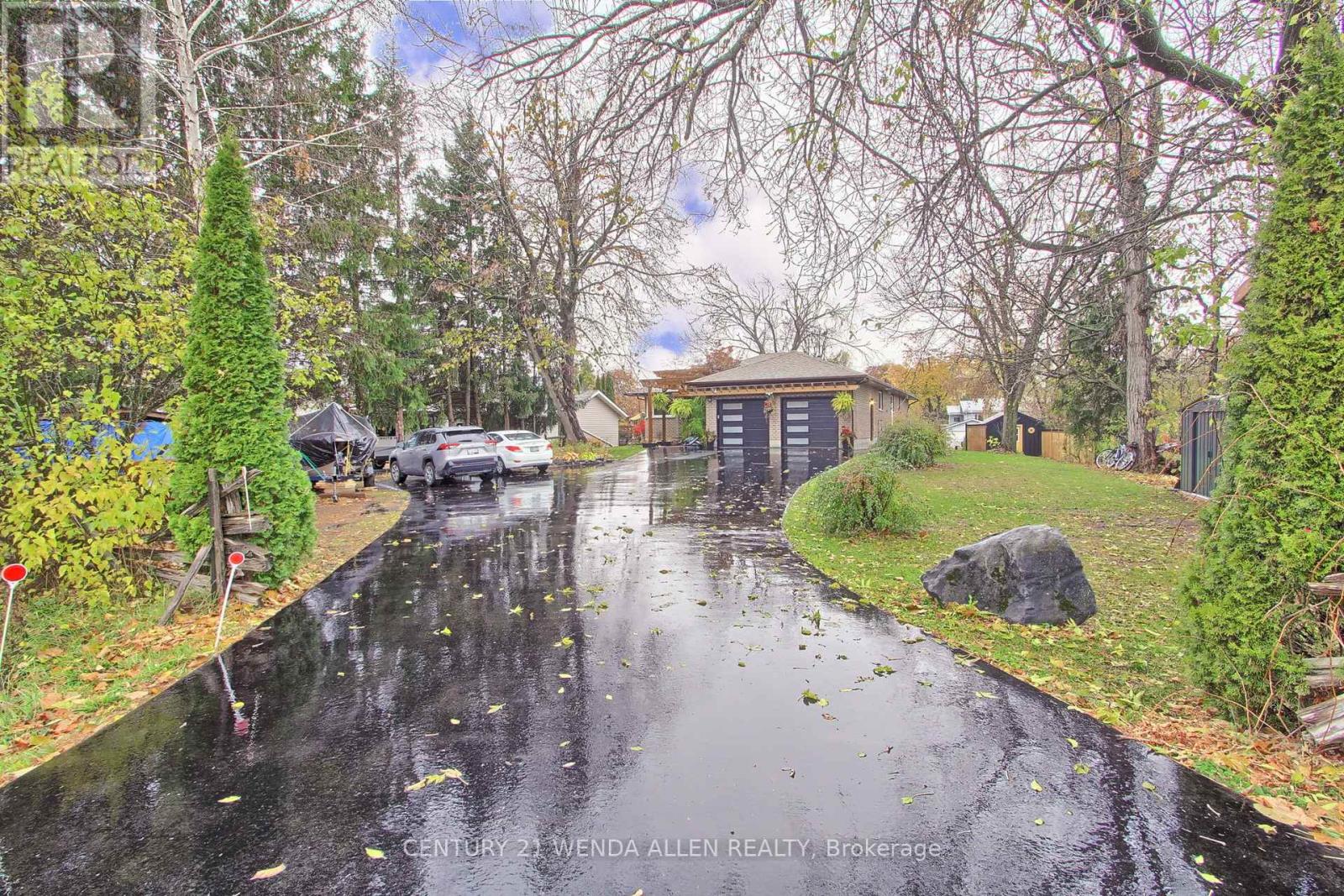 24 Maple Grove Road, Kawartha Lakes (Lindsay), Ontario  K9V 4R6 - Photo 2 - X12924146