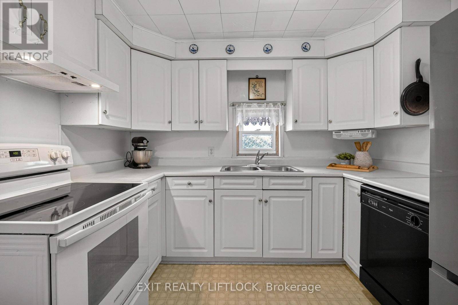 709 Orpington Road, Peterborough (Otonabee Ward 1), Ontario  K9J 4A5 - Photo 3 - X12924688