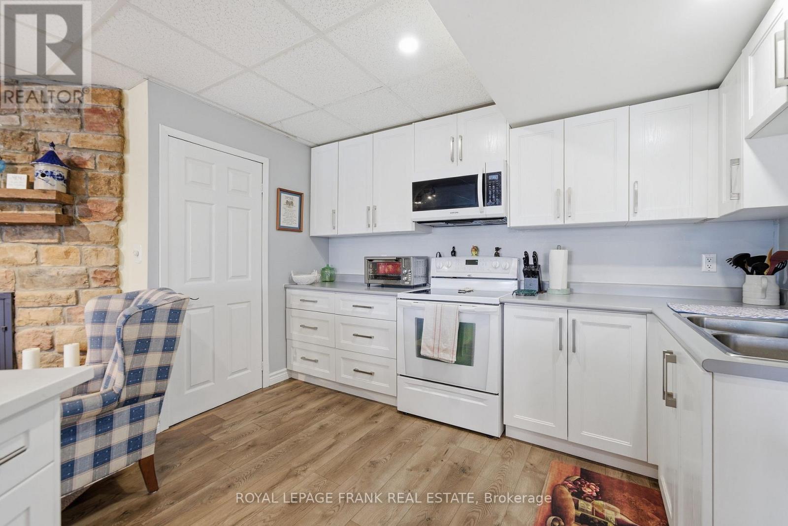 197 Mcgill Drive, Kawartha Lakes (Ops), Ontario  K9V 4R4 - Photo 37 - X12924806