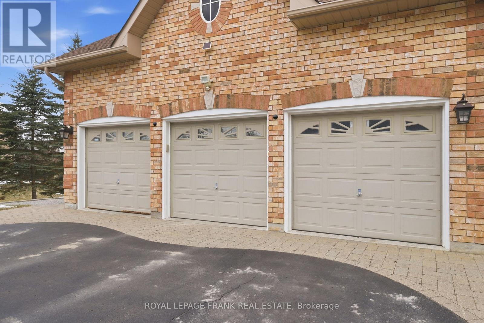 197 Mcgill Drive, Kawartha Lakes (Ops), Ontario  K9V 4R4 - Photo 7 - X12924806