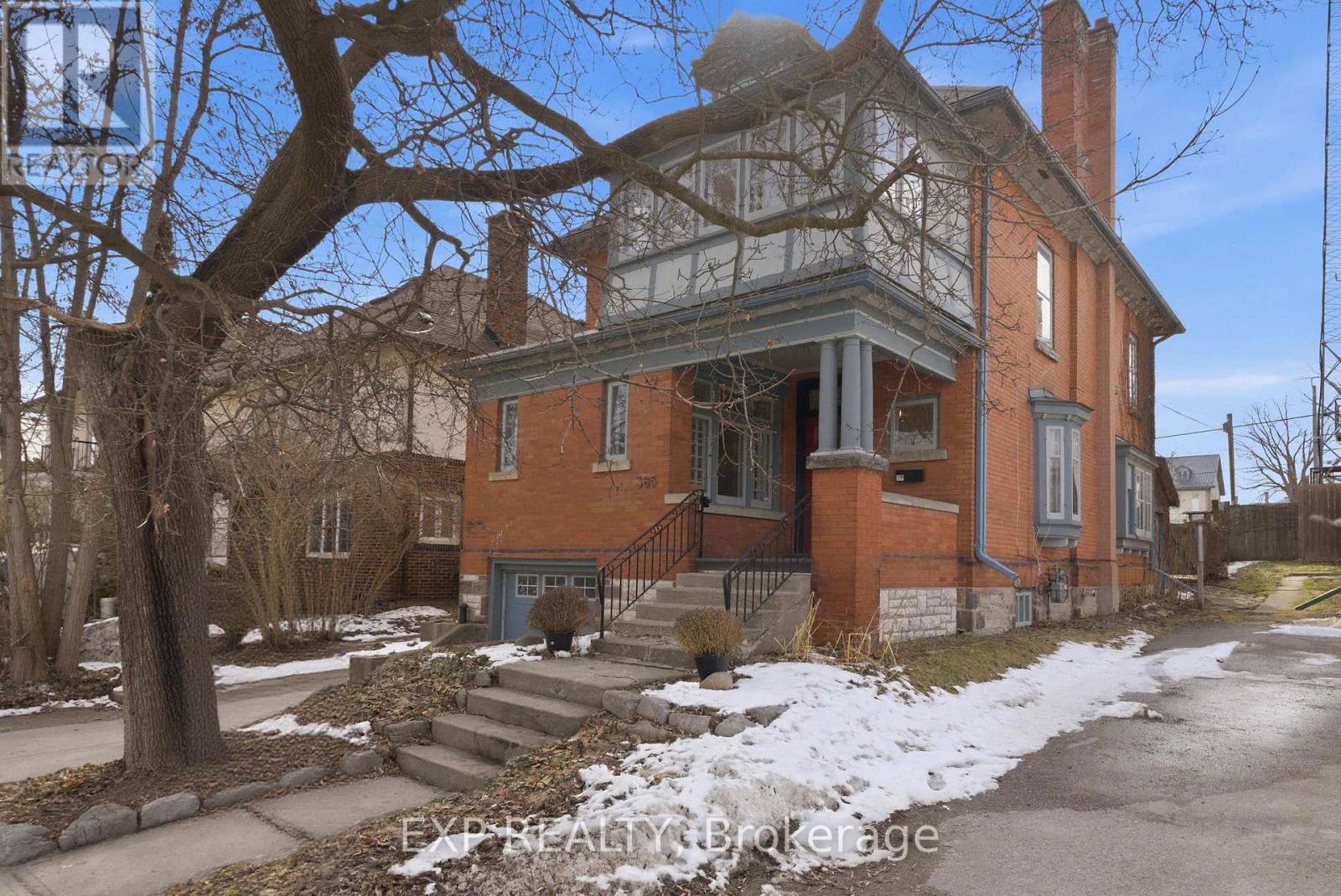 385 Stewart Street, Peterborough (Town Ward 3), Ontario  K9H 4A9 - Photo 2 - X12925444